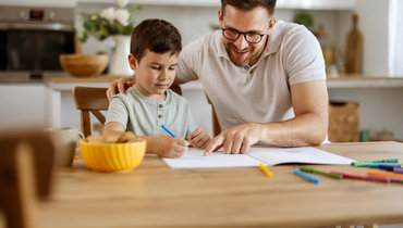 Репетитор объяснил, как правильно помогать ребенку с домашней работой
