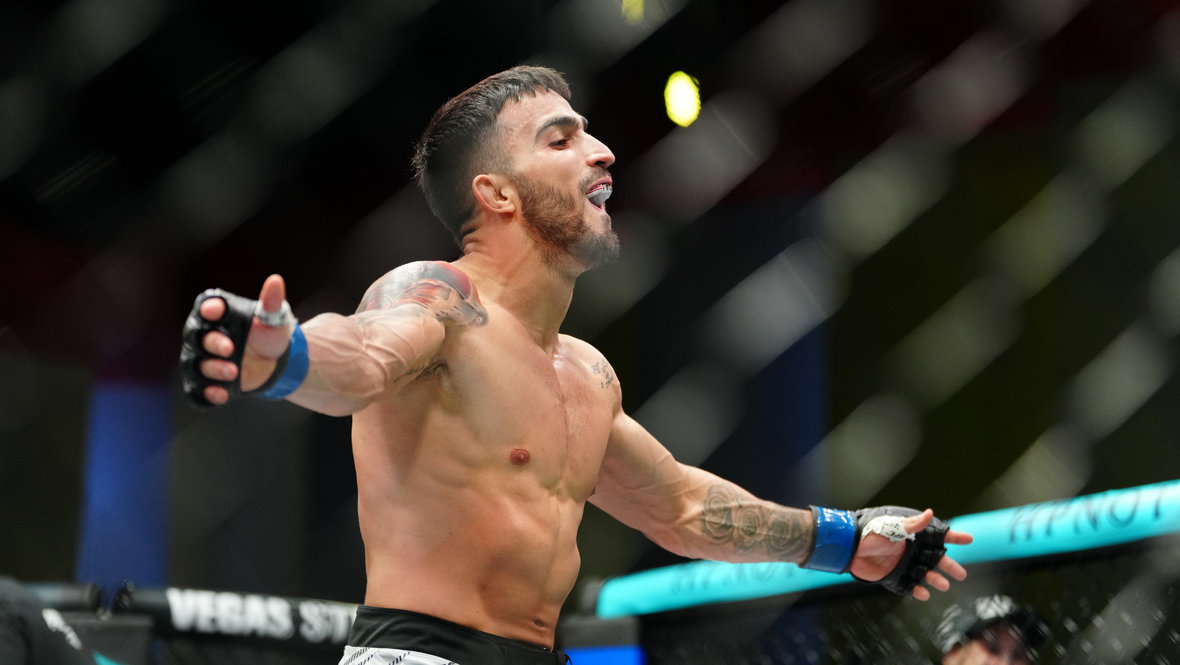 Ядьер Дель Валье после победы над Айзеком Дулгаряном.