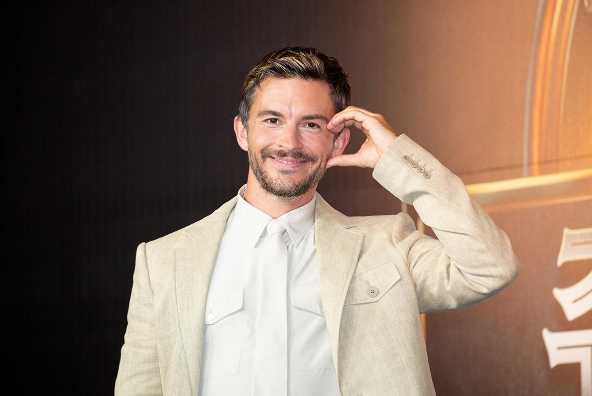 Джонатан Бейли