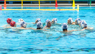 Спортсмены из России все чаще получают международный допуск. Но попасть на главные турниры им все равно непросто