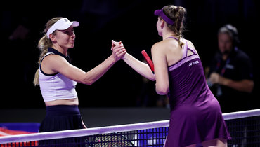 Александрова дебютировала на Итоговом турнире. Но не смогла противостоять безупречной Рыбакиной