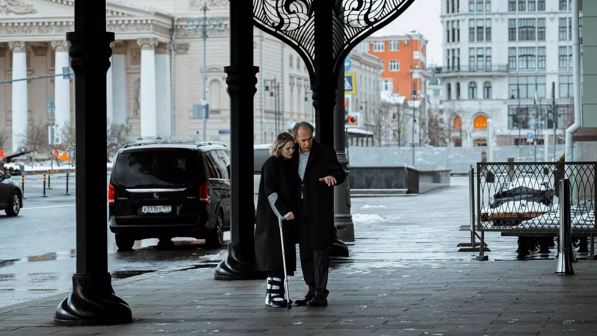 Кадр из сериала «Золотое дно», реж. Илья Ермолов, «Иви», START