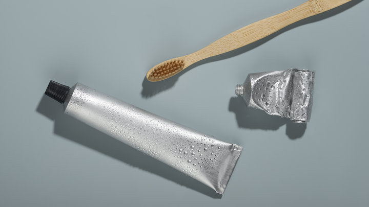 Паста и зубная щетка