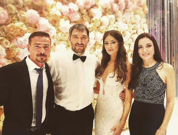 Денис и Ирина Никифоровы с Александром Овечкиным и Настасией Шубской.