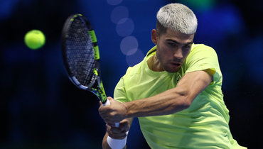 Карлос Алькарас победил Алекса Де Минаура в первом матче на Итоговом турнире ATP.