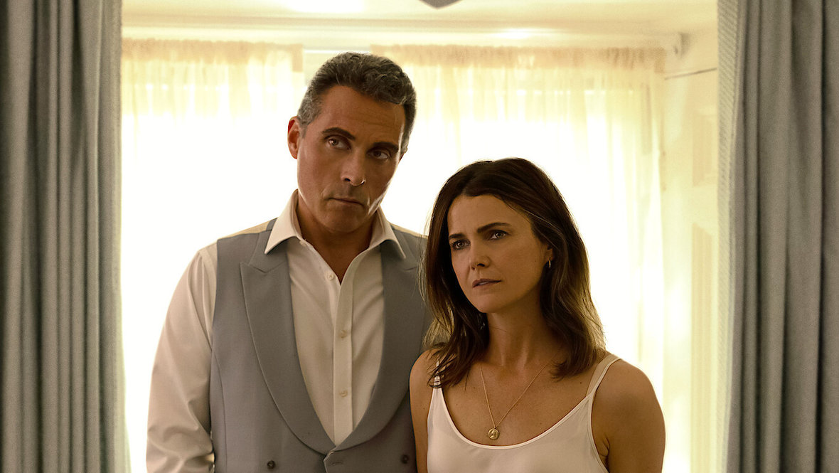 Кадр из сериала «Дипломатка», создатель Дебора Кан, Netflix