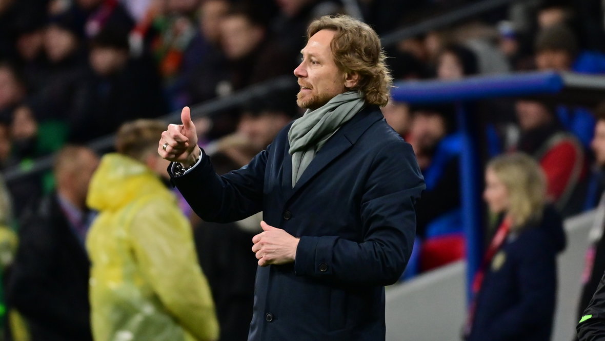 Валерий Карпин.