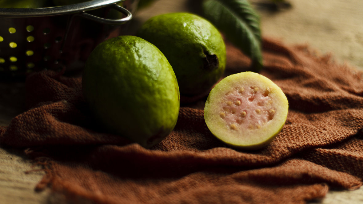 Фейхоа на столе