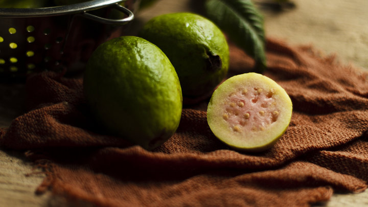 Фейхоа на столе