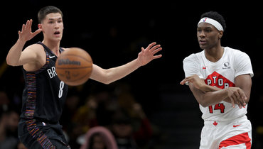 Егор Дёмин в матче с «Торонто».