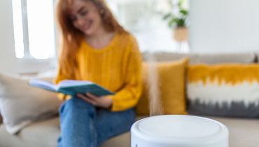 Девушка и увлажнитель