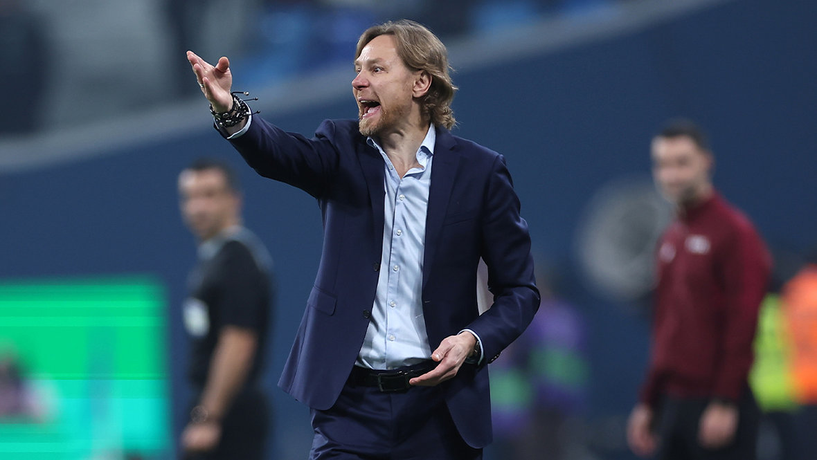 Главный тренер сборной России Валерий Карпин.