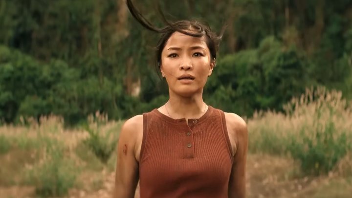 Кадр из сериала «Монарх: Наследие монстров», реж. Майрзи Алмас, Джулиан Холмс, Хироми Камата и др., Apple TV+