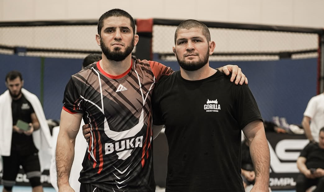 Ислам Махачев и Хабиб Нурмагомедов.