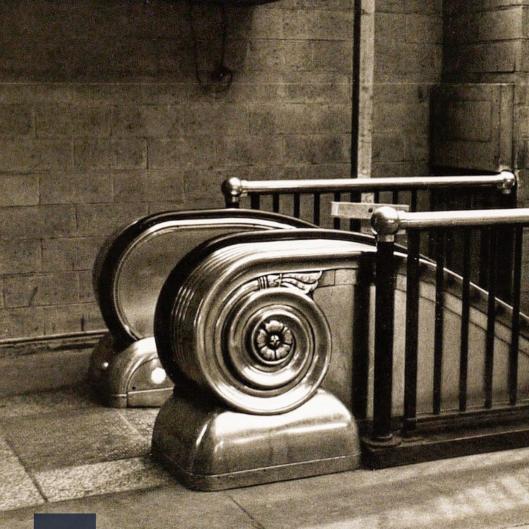 Бронзовый эскалатор в старом Пенсильванском вокзале.