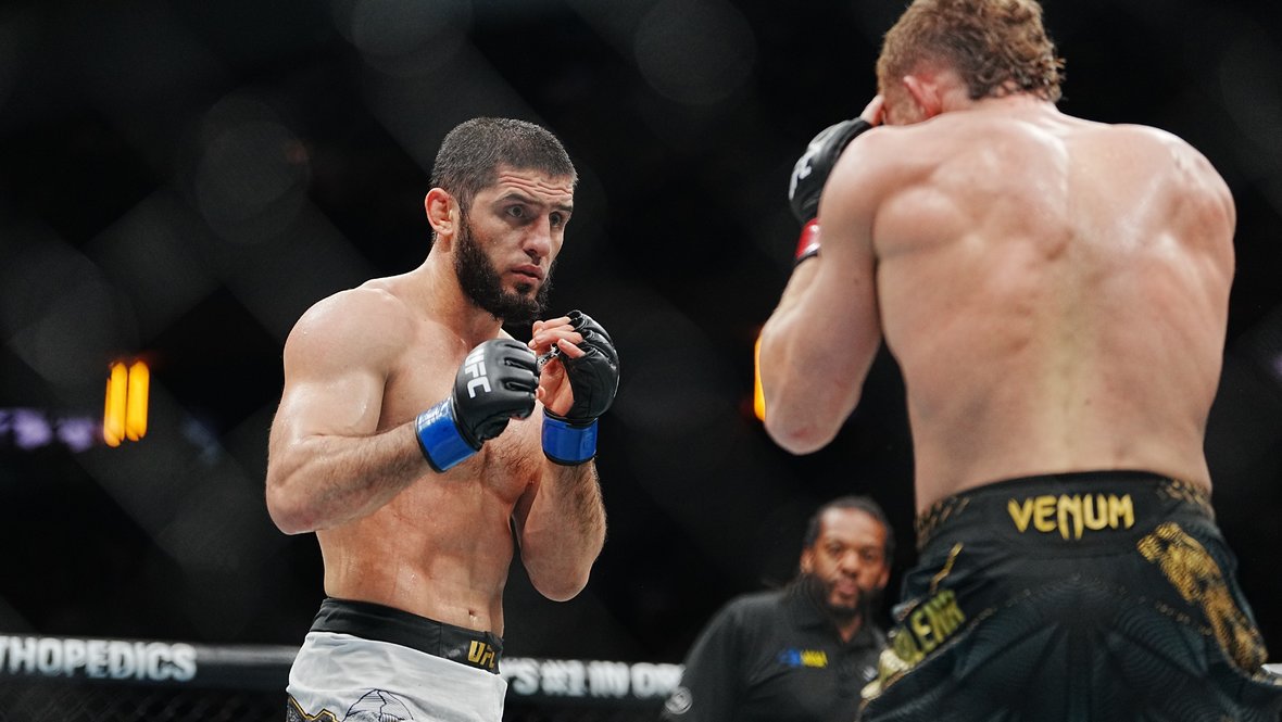 Ислам Махачев и Джек Делла Маддалена.