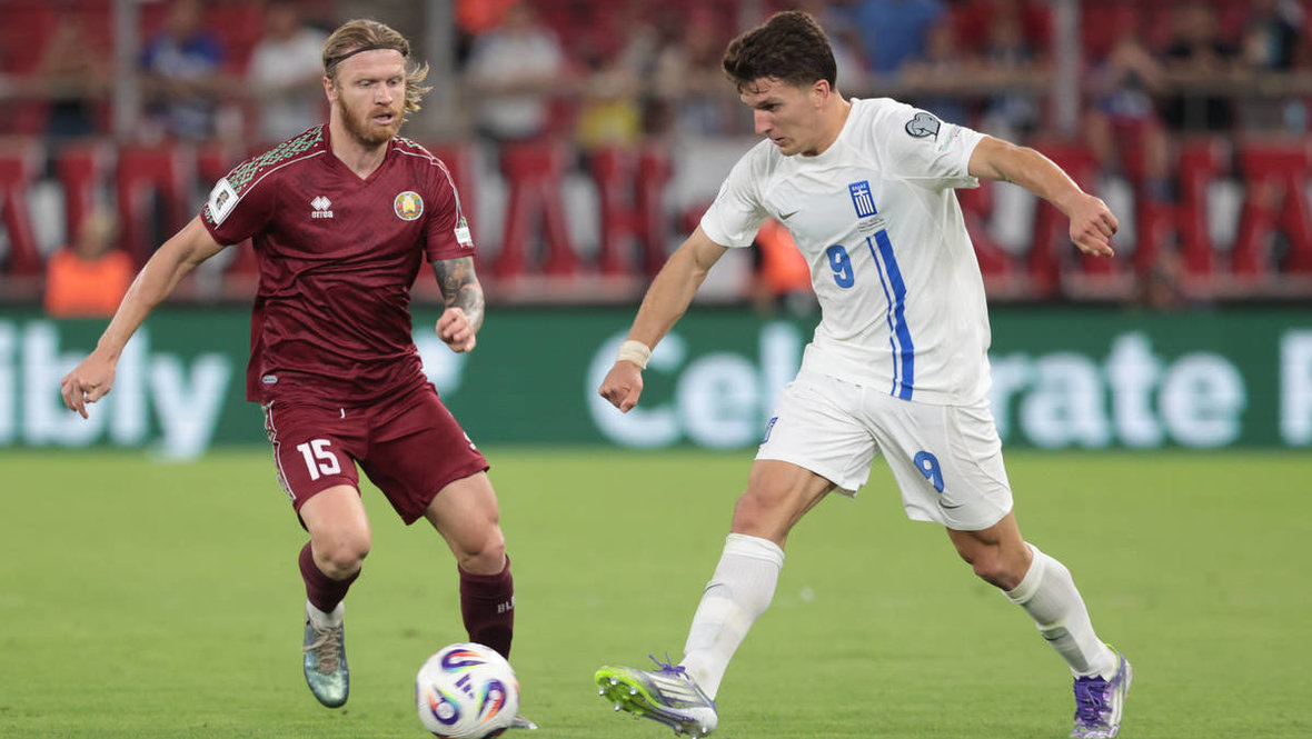 Никита Корзун и Христос Цолис в матче Греция — Белоруссия.