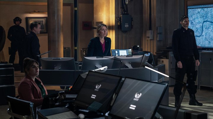 Кадр из сериала «Война между сушей и морем», реж. Дилан Холмс Уильямс, BBC Studios, Disney Branded Television, Bad Wolf