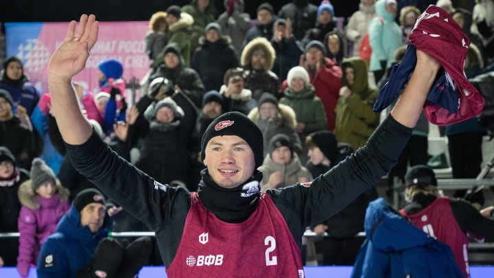 «Болельщики — это дополнительный игрок на площадке». «Факел-Ямал» начал сезон волейбола на снегу с победы дома