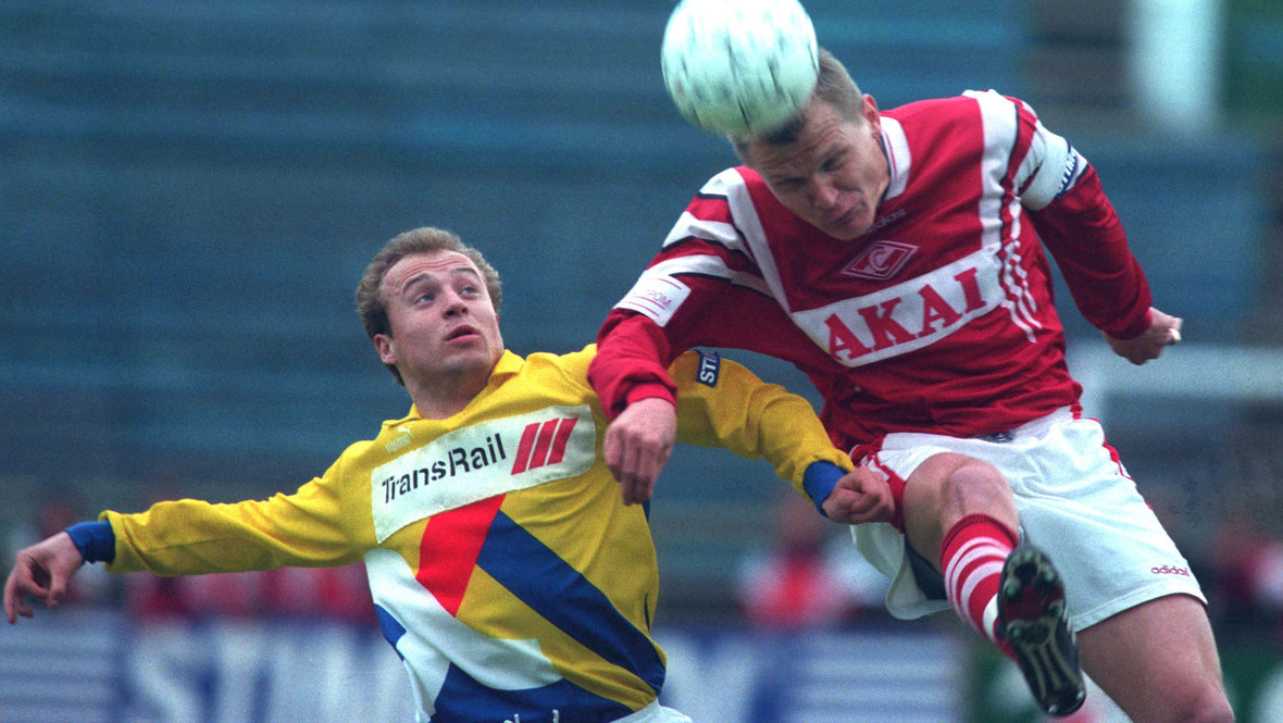 Сергей Горлукович (справа) в матче «Спартак» — «Локомотив».