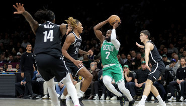 Дёмин набрал 12 очков в матче с «Бостоном». Неплохо забивал с игры, но только «трешки»