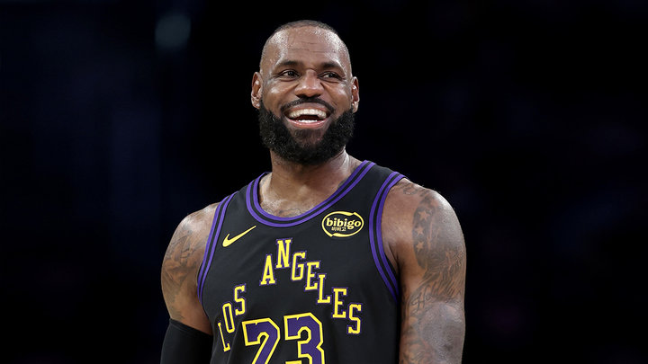 Плюс один рекорд у Леброна: великий форвард «Лейкерс» первым сыграл в 23-х сезонах НБА