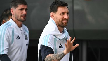 Месси вручили награду лучшего игрока «Барселоны» в XXI веке