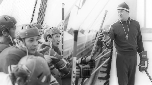 Всеволод Бобров на тренировке сборной СССР.