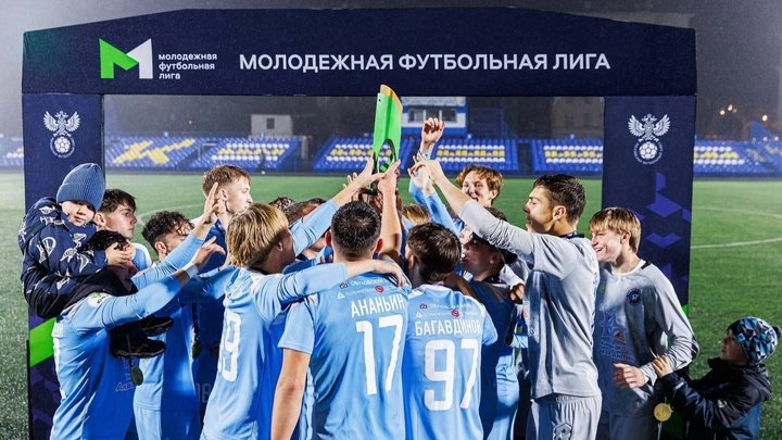 В МФЛ — новый чемпион: «Зенит» выиграл золото впервые за 16 лет, а ЦСКА вырвал серебро у «Краснодара» в последнем туре