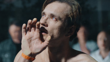 Кадр из фильма «Авиатор», реж. Егор Кончаловский, Красный квадрат