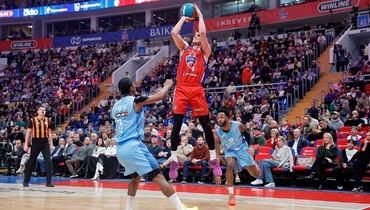 ЦСКА отыгрался с «-16» и вновь победил «Зенит». С учетом Суперкубка, подопечные Пистиолиса оказались сильнее питерцев в третий раз за сезон