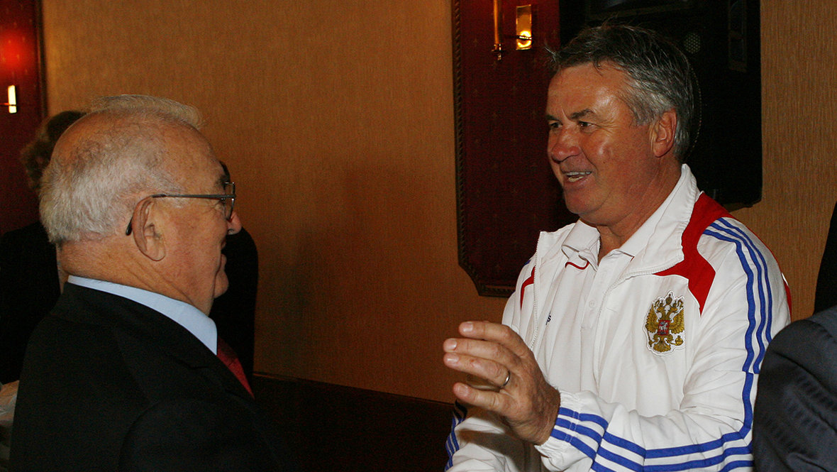 Никита Симонян и Гус Хиддинк.