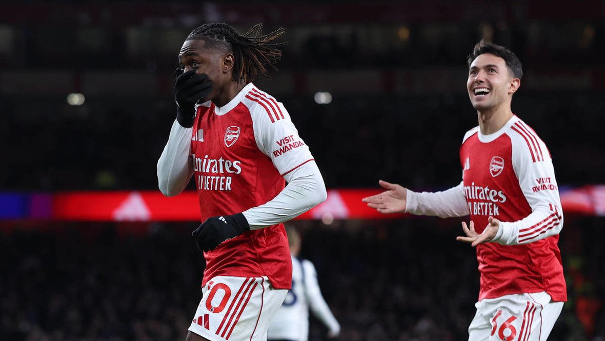 Эберечи Эзе и Мартин Субименди («Арсенал»).