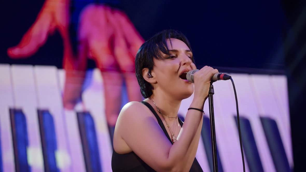 Ариса (исполнительница гимна Милана-2026).