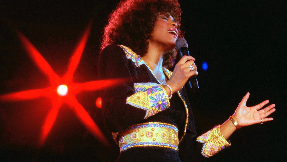 Уитни Хьюстон.