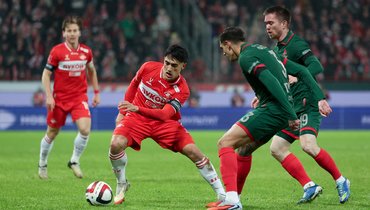 Наиль Умяров, Пабло Солари, Лукас Фасон и Дмитрий Воробьев в матче Кубка России «Локомотив» — «Спартак» 26 ноября.