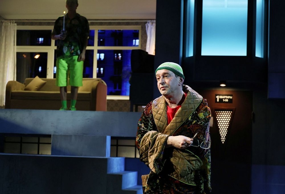 Кадр из киноспектакля «Театр в кино: Жил. Был. Дом.», реж. Константин Хабенский, Валерий Спирин