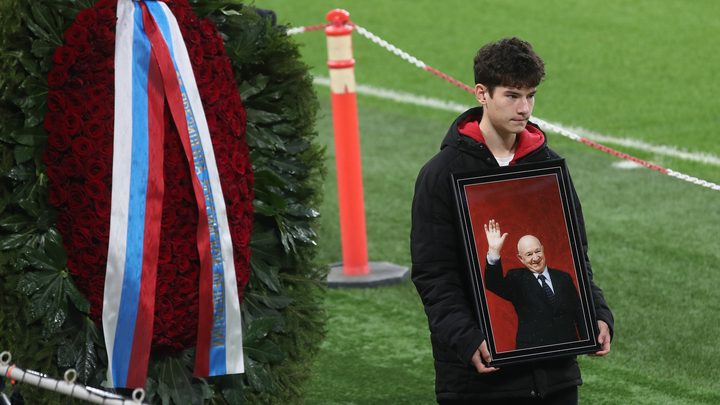 Церемония прощания с Никитой Симоняном на стадионе «Спартака»: аплодисменты и песня Синатры