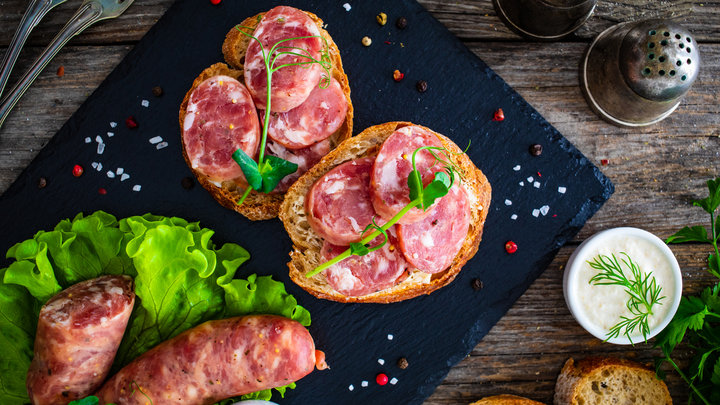 Бутерброды с колбасой