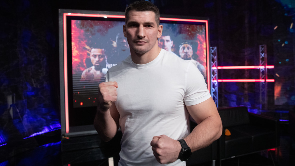 У американца приступ астмы, у камерунца — травма. Как Папин и Гончаров заставили соперников сдаться