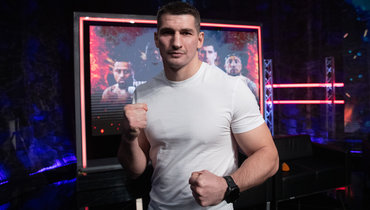 У американца приступ астмы, у камерунца — травма. Как Папин и Гончаров заставили соперников сдаться