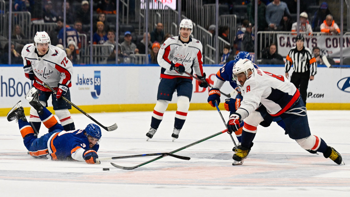 Вашингтон — Айлендерс: обзор матча регулярного чемпионата НХЛ 30 ноября 2025, гол и передача Александра Овечкина, видео голов