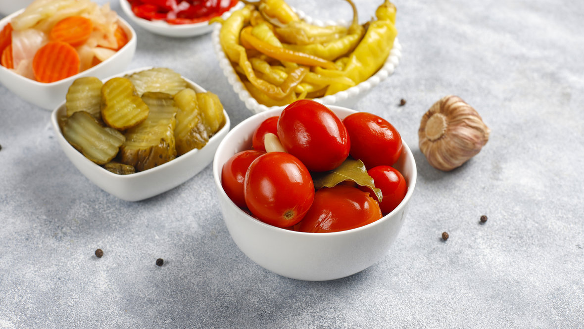 Соленья на столе