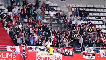 Угрозы, плевки и оскорбления. Сотни фанатов «Ниццы» напали на футболистов после очередного поражения