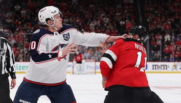 Русский форвард «Коламбуса» вырубил канадского ветерана. Его партнеры принялись мстить за драку