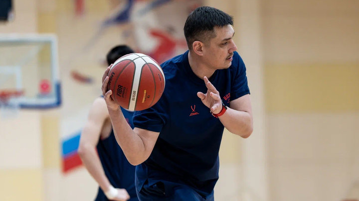 «В современном баскетболе позиции стираются». Интервью тренера юниорской сборной