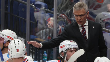 Профессору уже 15 лет доверяют выбирать членов Зала славы — и это важнее Кубка Гагарина со СКА. Ларионову — 65!