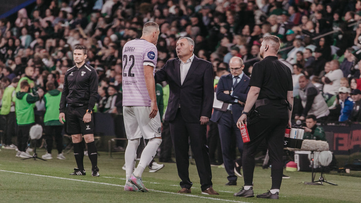 Артем Дзюба и Заур Тедеев.