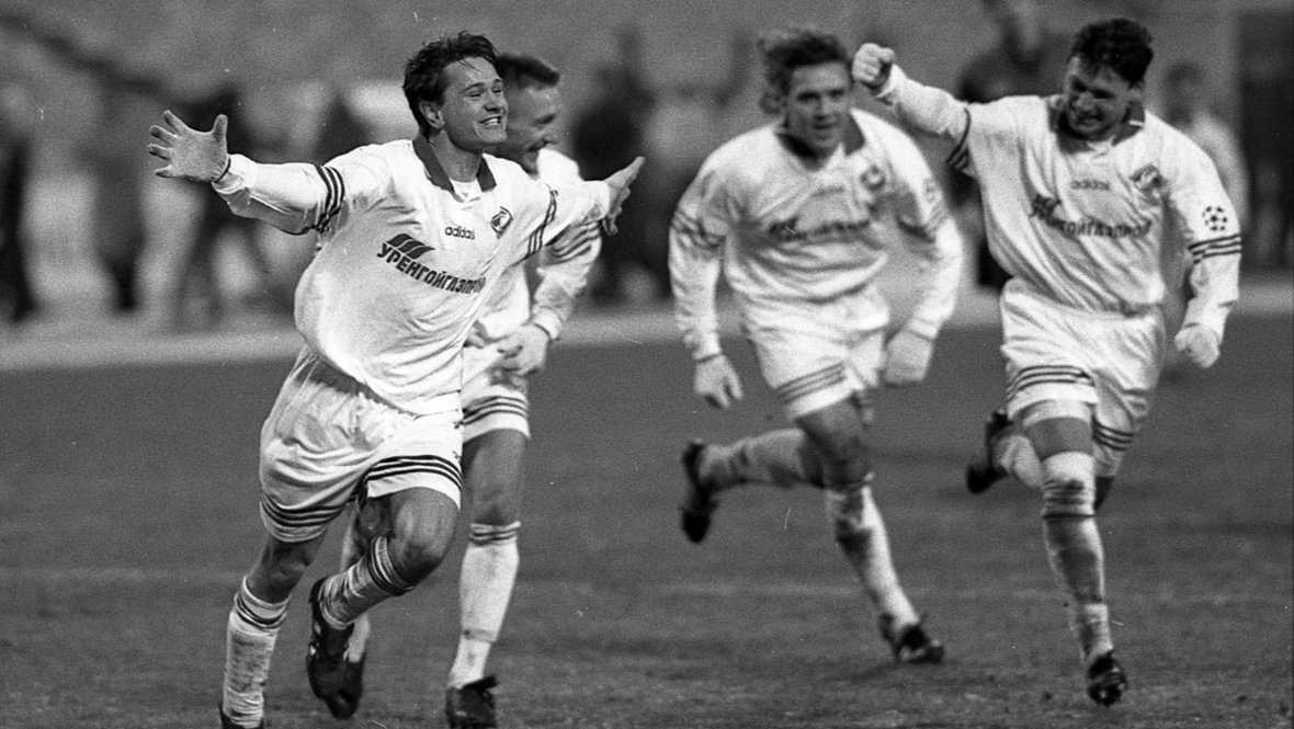 Дмитрий Аленичев и Илья Цымбаларь празднуют гол в ворота «Блэкберна».