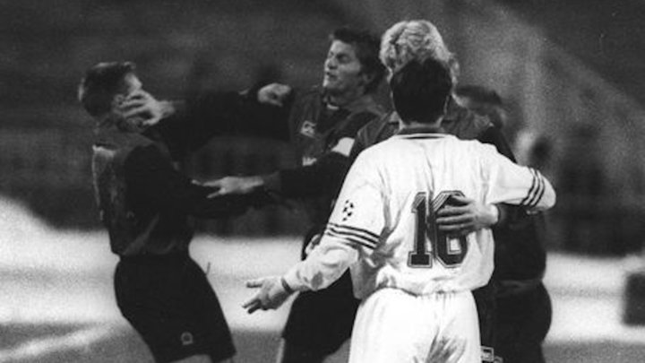 «Чувствовал, что он собирается мне втащить. Ударил первым и... сломал себе руку!» Удивительная победа «Спартака»